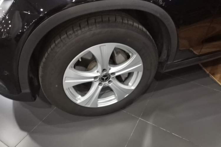 Used Mercedes-Benz GLC 2020 Facelifted GLC 260 L 4MATIC Dynamic Edition Left Front Wheel Hub