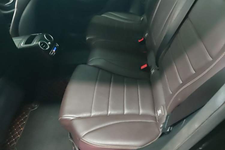 Used Mercedes-Benz GLC 2020 Facelift GLC 300 L 4MATIC Dynamic Edition Left Rear Seat