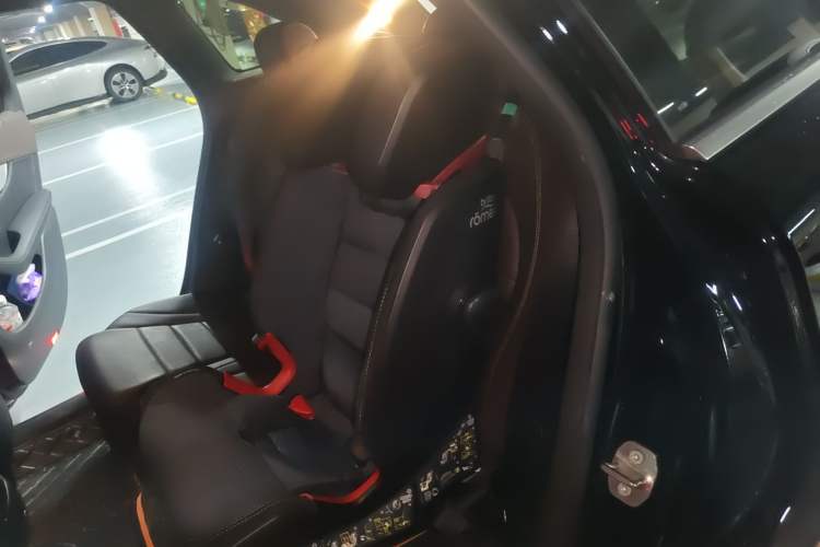 Used Mercedes-Benz GLC 2020 Facelifted GLC 260 L 4MATIC Dynamic Edition Left Rear Seat