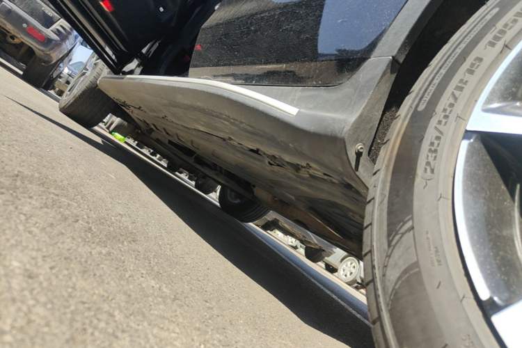 Used Mercedes-Benz GLC 2020 Facelift GLC 260 L 4MATIC Luxury Edition Left Side Sill