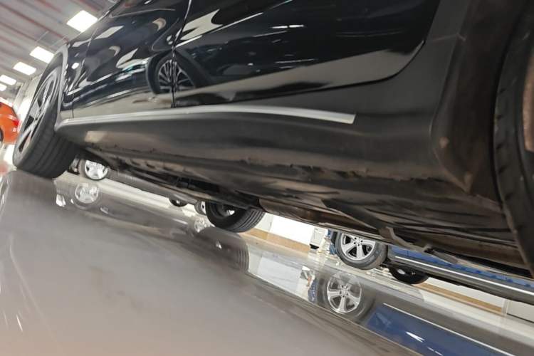 Used Mercedes-Benz GLC 2020 GLC 300 L 4MATIC Luxury Model Left Side Sill