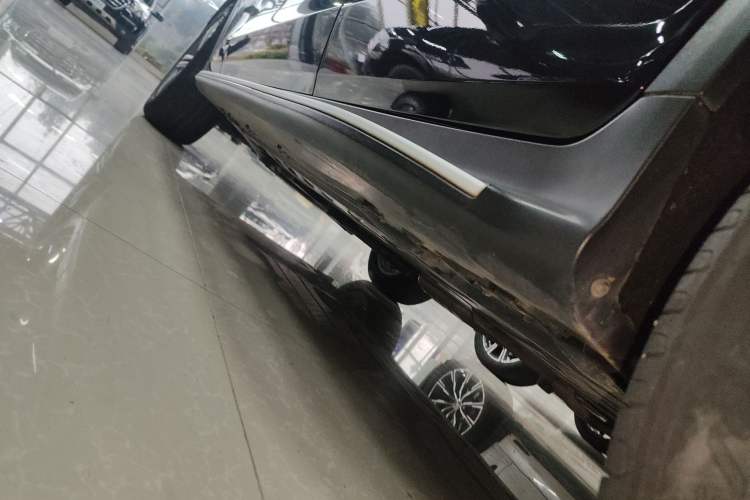 Used Mercedes-Benz GLC 2020 GLC 260 L 4MATIC Luxury Model Left Side Sill
