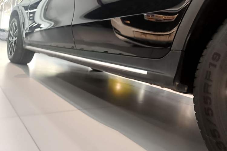 Used Mercedes-Benz GLC 2020 Facelift GLC 260 L 4MATIC Luxury Edition Left Side Sill