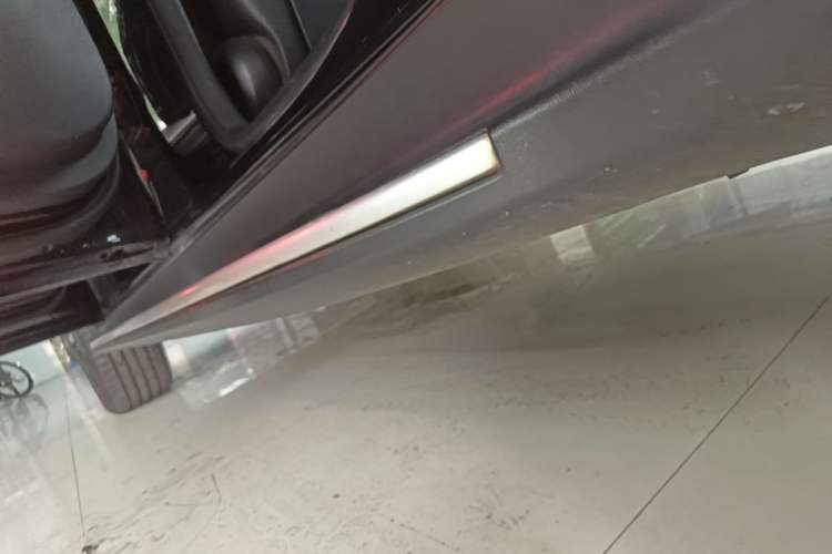 Used Mercedes-Benz GLC 2020 GLC 300 L 4MATIC Dynamic Edition Left Side Sill