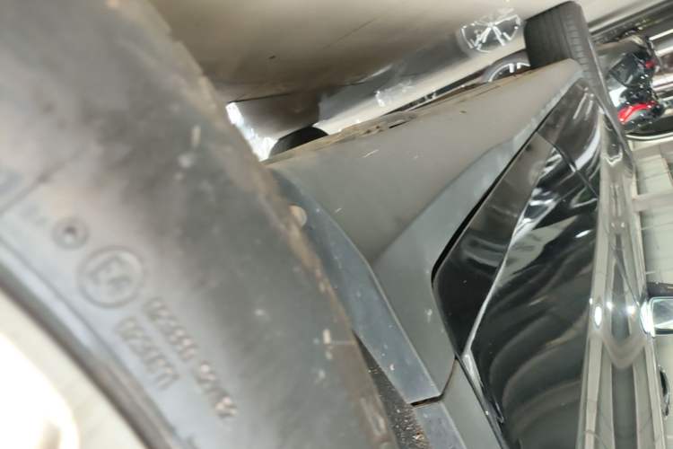 Used Mercedes-Benz GLC 2020 Facelifted GLC 260 L 4MATIC Dynamic Edition Left Side Sill