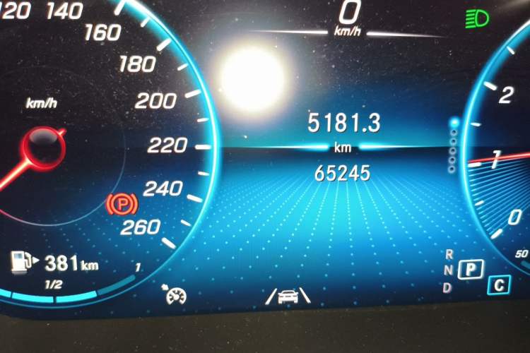 Used Mercedes-Benz GLC 2020 GLC 300 L 4MATIC Dynamic Edition Odometer Close Up