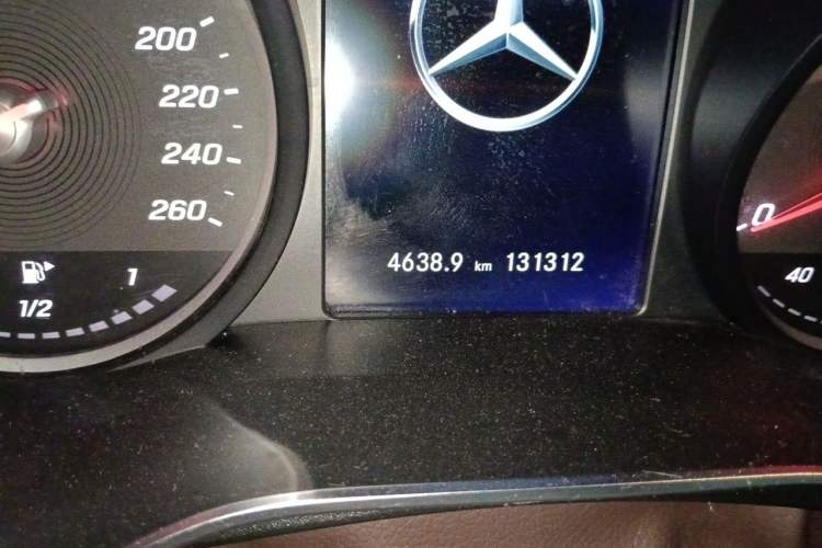 Used Mercedes-Benz GLC 2020 GLC 260 L 4MATIC Dynamic Model Odometer Close Up