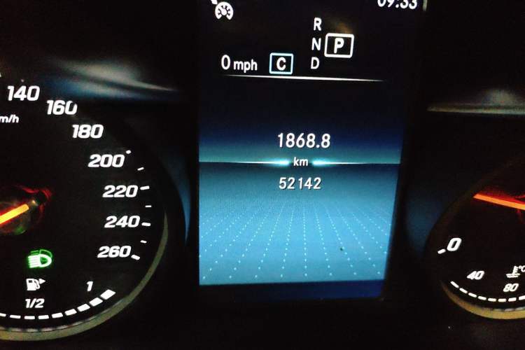 Used Mercedes-Benz GLC 2020 GLC 260 L 4MATIC Dynamic Model Odometer Close Up