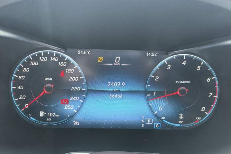Used Mercedes-Benz GLC 2020 Facelifted GLC 260 L 4MATIC Dynamic Edition Odometer Close Up