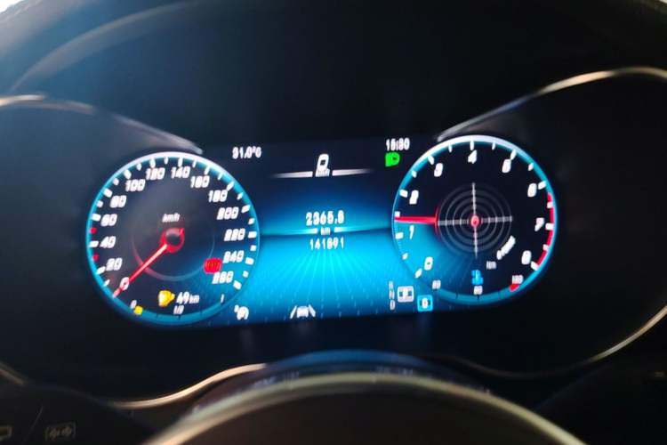 Used Mercedes-Benz GLC 2020 GLC 300 L 4MATIC Dynamic Edition Odometer Close Up