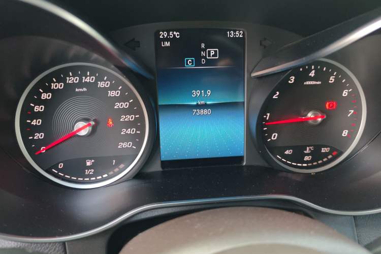 Used Mercedes-Benz GLC 2020 GLC 260 L 4MATIC Dynamic Model Odometer Close Up