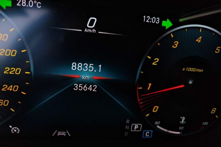 Used Mercedes-Benz GLC 2020 GLC 300 L 4MATIC Dynamic Edition Odometer Close Up