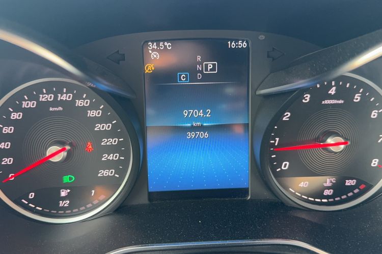 Used Mercedes-Benz GLC 2020 GLC 260 L 4MATIC Dynamic Model Odometer Close Up