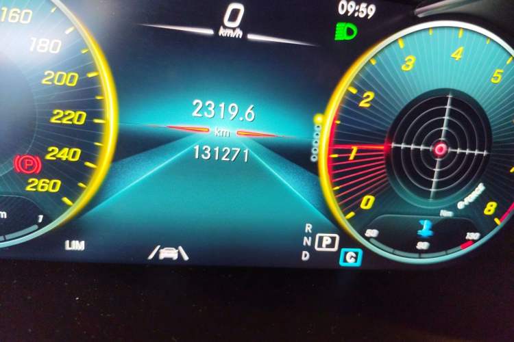 Used Mercedes-Benz GLC 2020 GLC 300 L 4MATIC Dynamic Edition Odometer Close Up