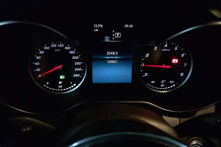 Used Mercedes-Benz GLC 2020 GLC 260 L 4MATIC Dynamic Model Odometer Close Up