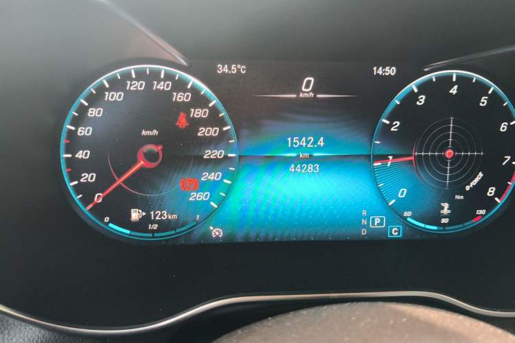 Used Mercedes-Benz GLC 2020 Facelift GLC 260 L 4MATIC Luxury Edition Odometer Close Up