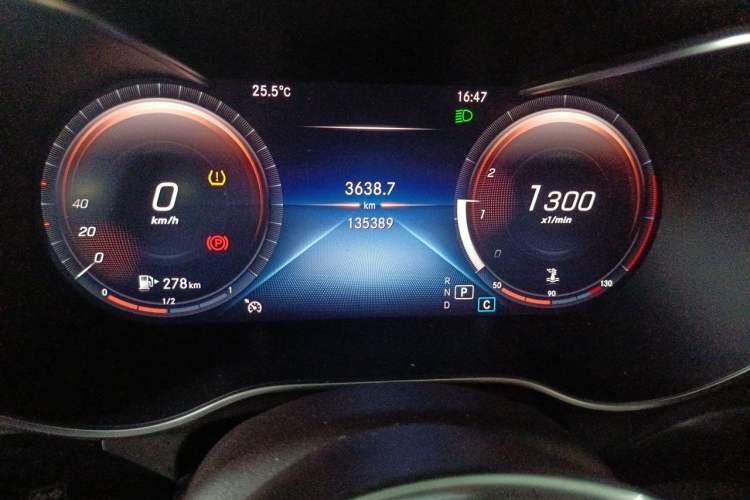 Used Mercedes-Benz GLC 2020 GLC 260 L 4MATIC Luxury Model Odometer Close Up