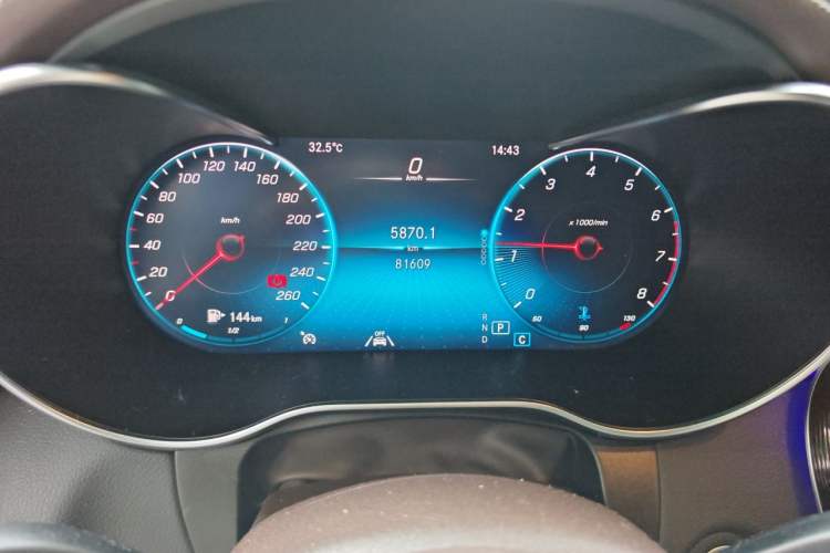 Used Mercedes-Benz GLC 2020 GLC 300 L 4MATIC Dynamic Edition Odometer Close Up