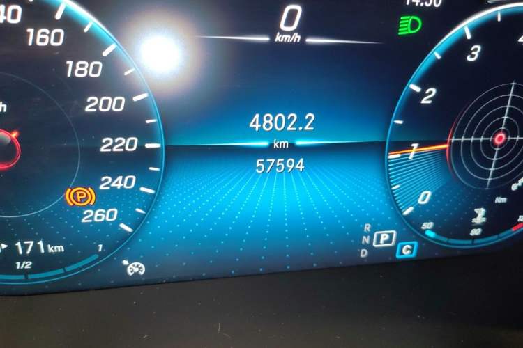 Used Mercedes-Benz GLC 2020 GLC 260 L 4MATIC Luxury Model Odometer Close Up