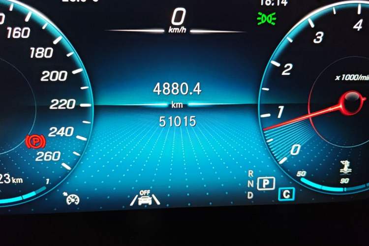 Used Mercedes-Benz GLC 2020 GLC 300 L 4MATIC Dynamic Edition Odometer Close Up