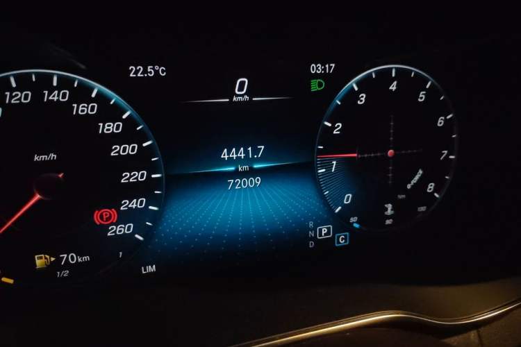 Used Mercedes-Benz GLC 2020 GLC 260 L 4MATIC Dynamic Model Odometer Close Up
