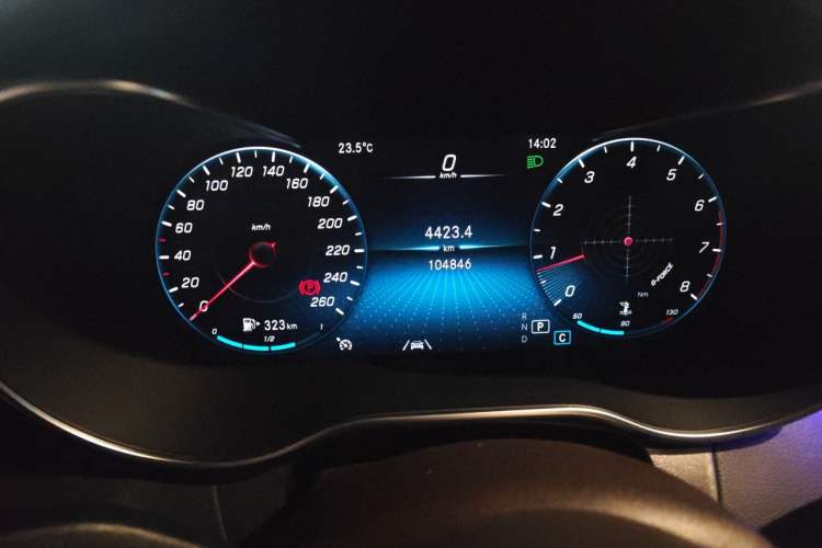 Used Mercedes-Benz GLC 2020 Facelift GLC 300 L 4MATIC Dynamic Edition Odometer Close Up