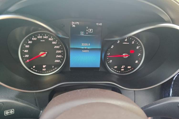 Used Mercedes-Benz GLC 2020 GLC 260 L 4MATIC Dynamic Model Odometer Close Up