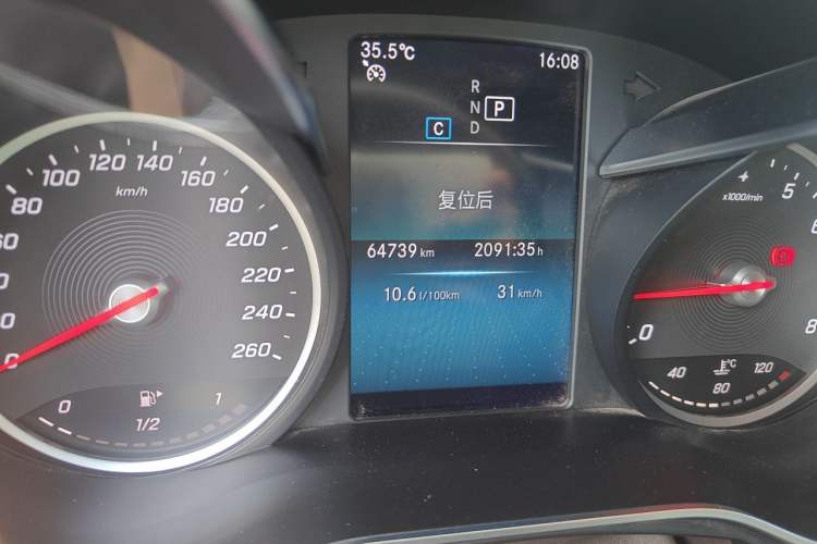 Used Mercedes-Benz GLC 2020 GLC 260 L 4MATIC Dynamic Model Odometer Close Up