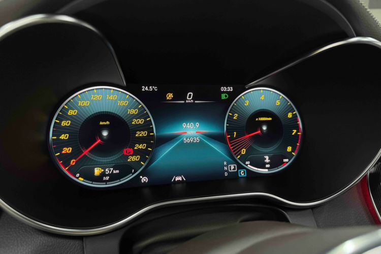 Used Mercedes-Benz GLC 2020 GLC 300 L 4MATIC Dynamic Edition Odometer Close Up