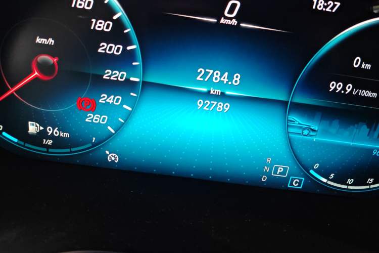 Used Mercedes-Benz GLC 2020 Facelift GLC 260 L 4MATIC Luxury Edition Odometer Close Up