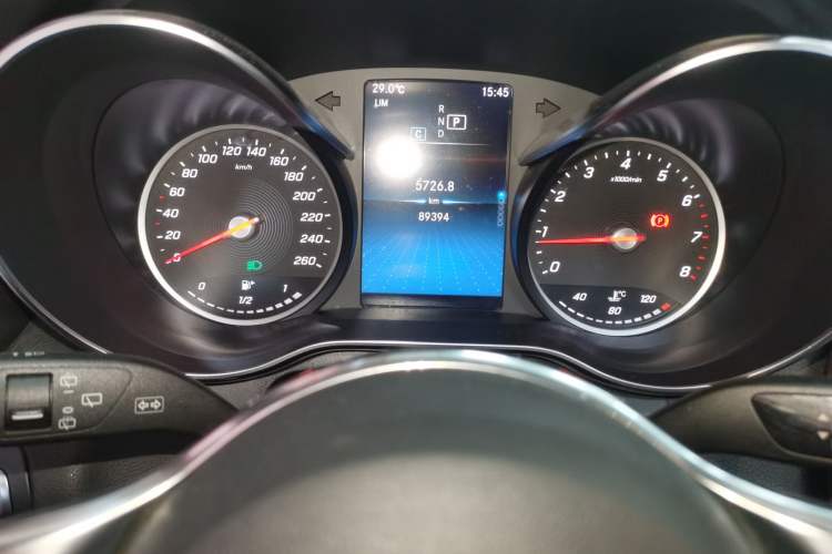 Used Mercedes-Benz GLC 2020 GLC 260 L 4MATIC Dynamic Model Odometer Close Up