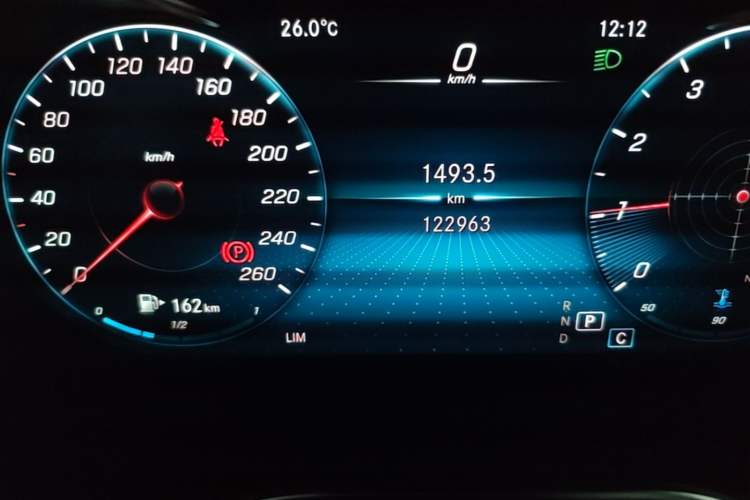 Used Mercedes-Benz GLC 2020 GLC 260 L 4MATIC Dynamic Model Odometer Close Up