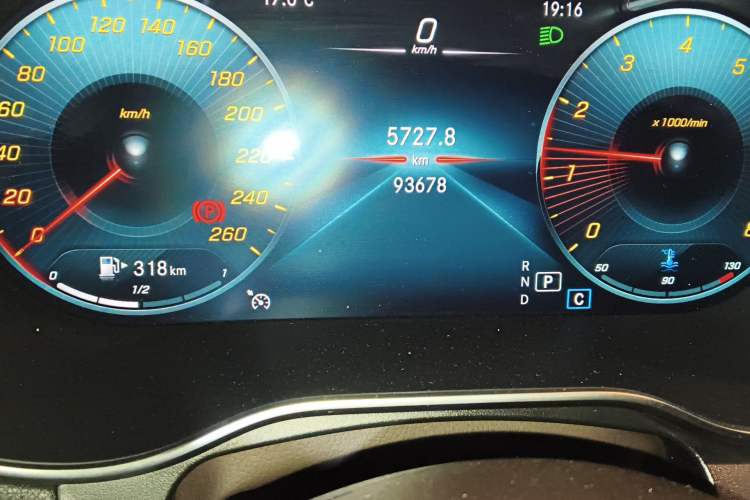 Used Mercedes-Benz GLC 2020 Facelift GLC 260 L 4MATIC Luxury Edition Odometer Close Up