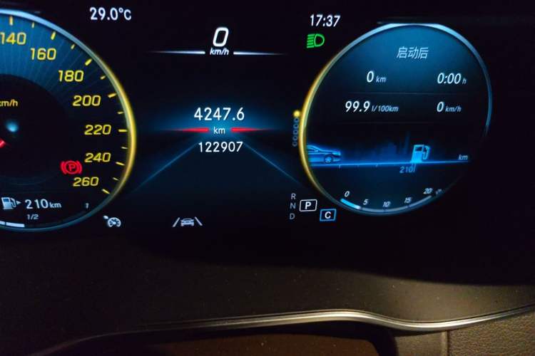 Used Mercedes-Benz GLC 2020 GLC 300 L 4MATIC Dynamic Edition Odometer Close Up