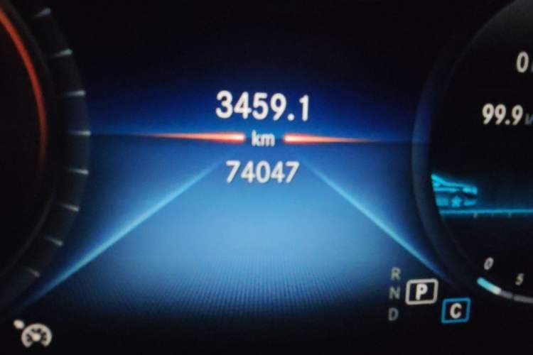 Used Mercedes-Benz GLC 2020 Facelift GLC 260 L 4MATIC Luxury Edition Odometer Close Up