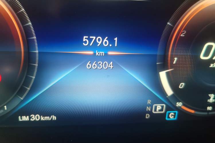 Used Mercedes-Benz GLC 2020 GLC 260 L 4MATIC Luxury Model Odometer Close Up