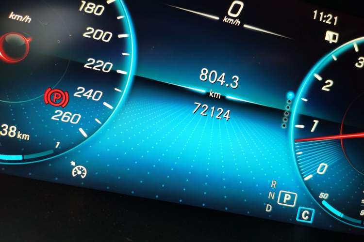 Used Mercedes-Benz GLC 2020 Facelift GLC 260 L 4MATIC Luxury Edition Odometer Close Up