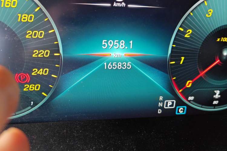 Used Mercedes-Benz GLC 2020 Facelift GLC 260 L 4MATIC Luxury Edition Odometer Close Up