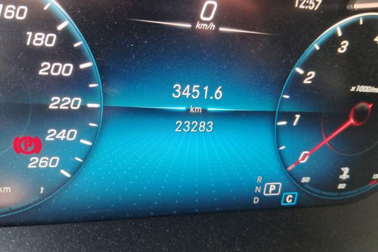 Used Mercedes-Benz GLC 2020 Facelift GLC 260 L 4MATIC Luxury Edition Odometer Close Up