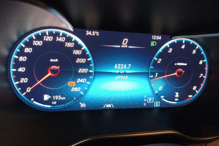 Used Mercedes-Benz GLC 2020 GLC 300 L 4MATIC Luxury Model Odometer Close Up