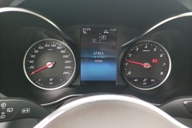 Used Mercedes-Benz GLC 2020 GLC 260 L 4MATIC Dynamic Model Odometer Close Up