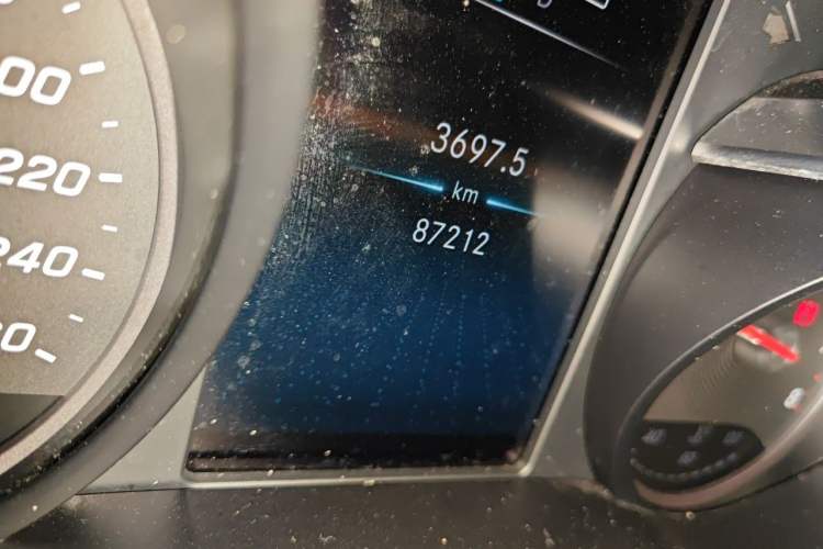 Used Mercedes-Benz GLC 2020 GLC 260 L 4MATIC Dynamic Model Odometer Close Up