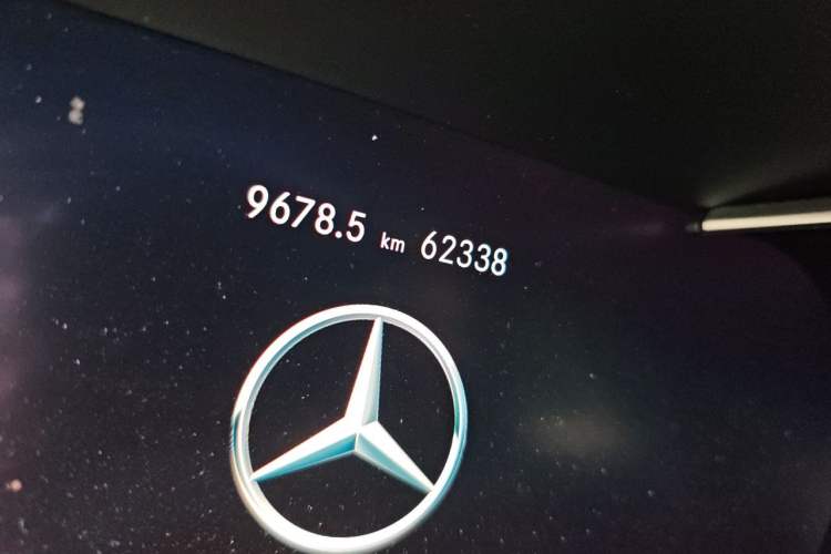 Used Mercedes-Benz GLC 2020 Facelift GLC 260 L 4MATIC Luxury Edition Odometer Close Up