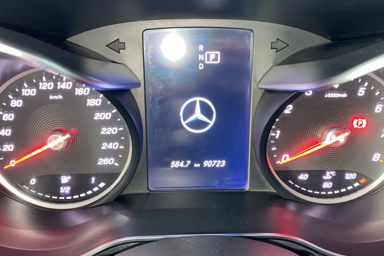 Used Mercedes-Benz GLC 2020 GLC 260 L 4MATIC Dynamic Model Odometer Close Up