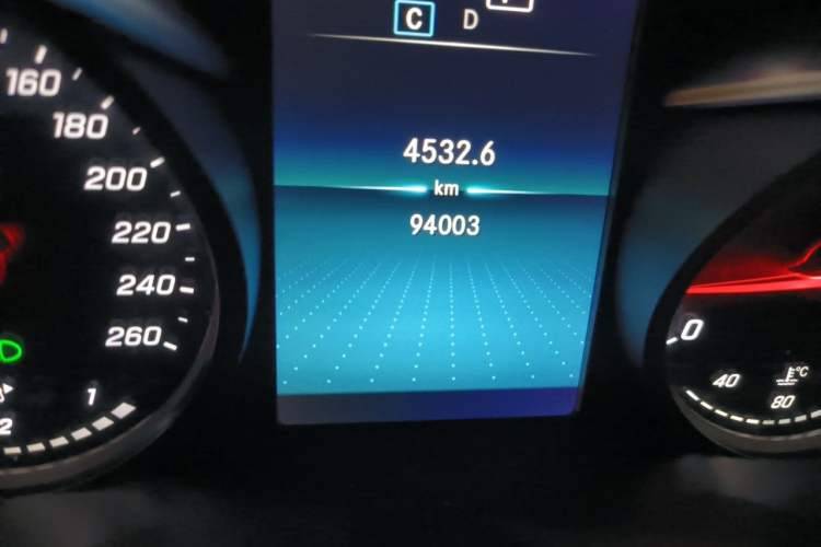 Used Mercedes-Benz GLC 2020 GLC 260 L 4MATIC Dynamic Model Odometer Close Up