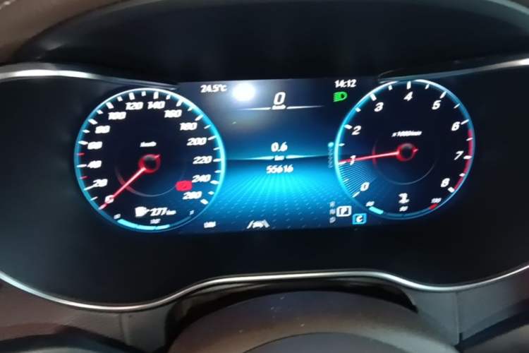 Used Mercedes-Benz GLC 2020 GLC 300 L 4MATIC Dynamic Edition Odometer Close Up