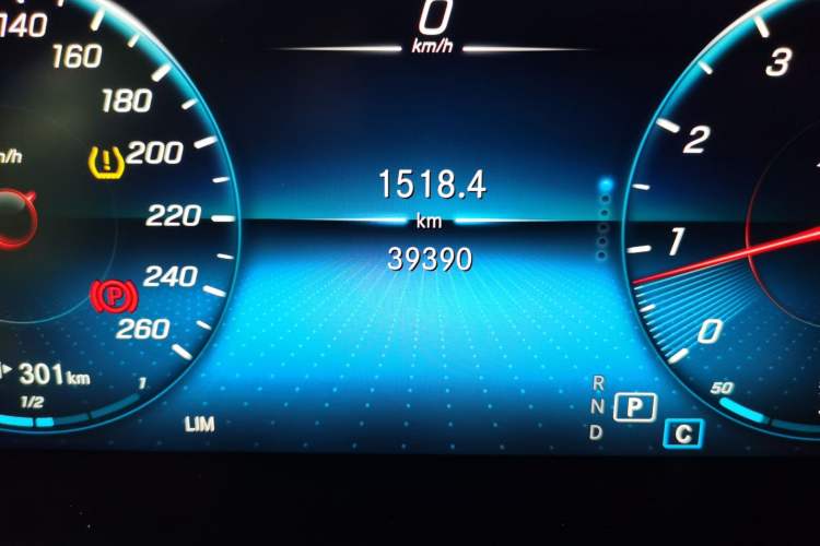 Used Mercedes-Benz GLC 2020 Facelift GLC 260 L 4MATIC Luxury Edition Odometer Close Up