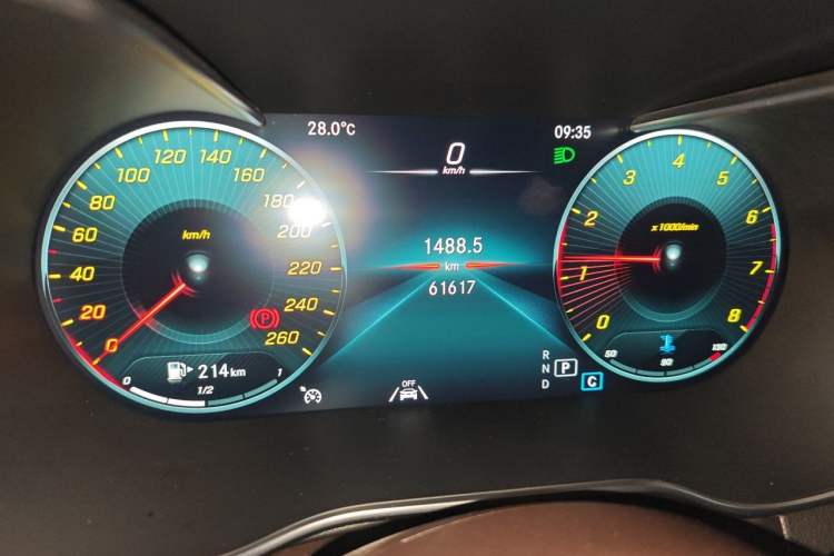 Used Mercedes-Benz GLC 2020 Facelift GLC 300 L 4MATIC Dynamic Edition Odometer Close Up