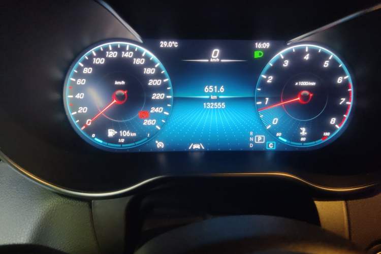 Used Mercedes-Benz GLC 2020 GLC 300 L 4MATIC Dynamic Edition Odometer Close Up