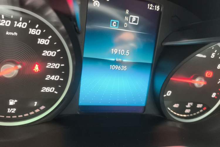 Used Mercedes-Benz GLC 2020 GLC 260 L 4MATIC Dynamic Model Odometer Close Up